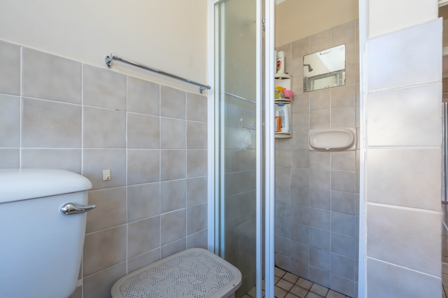 8 Bedroom Property for Sale in Middedorp Western Cape